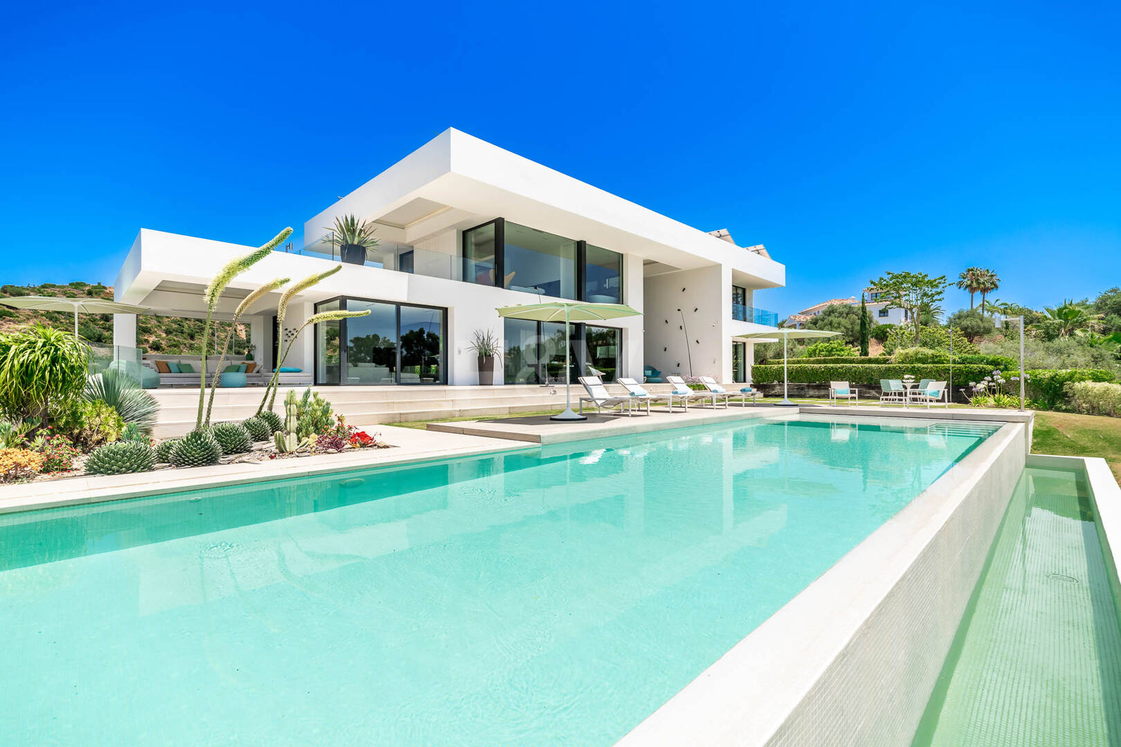 Contemporary Villa with Panoramic Sea & Mountain Views