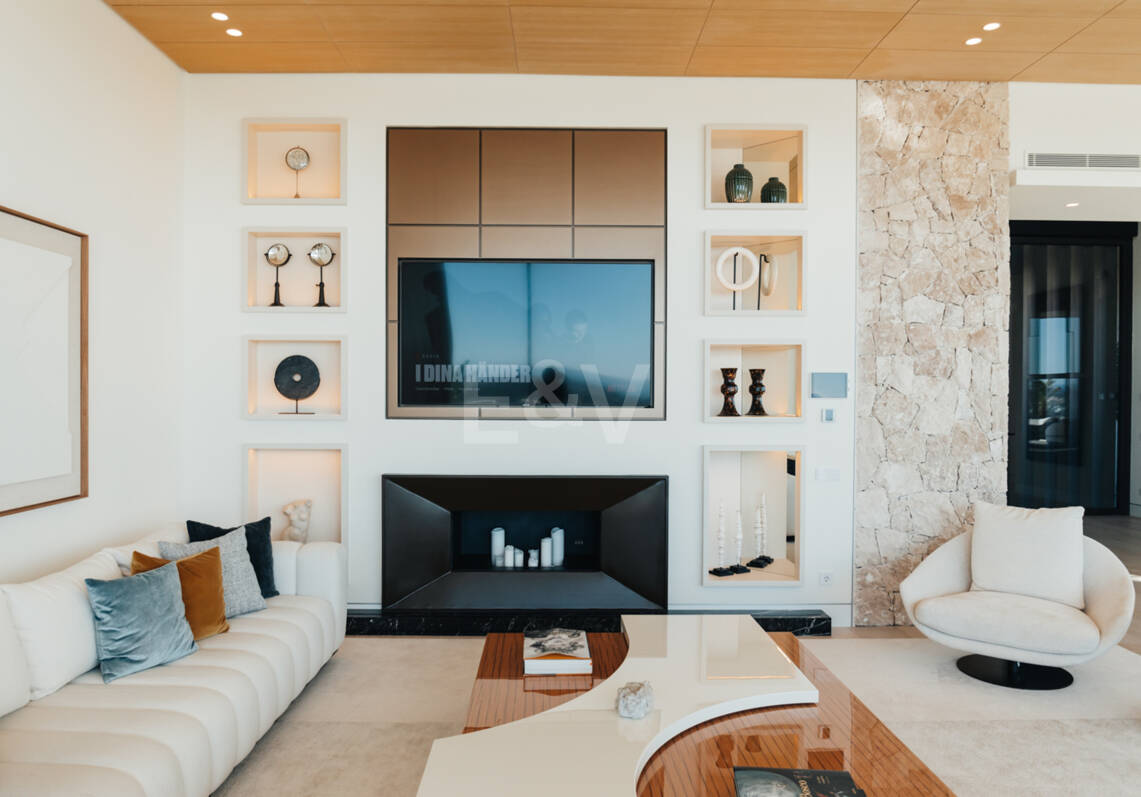 Lujo Arquitectónico con Vistas Panorámicas al Mar en La Quinta