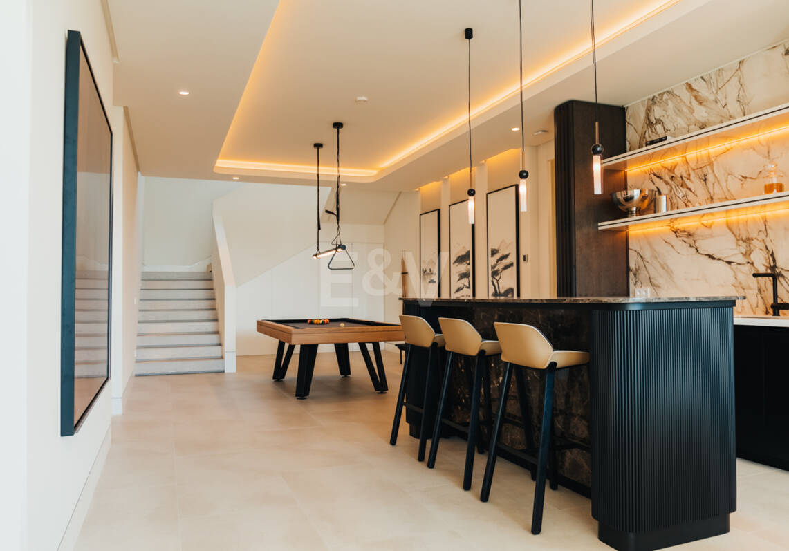 Lujo Arquitectónico con Vistas Panorámicas al Mar en La Quinta