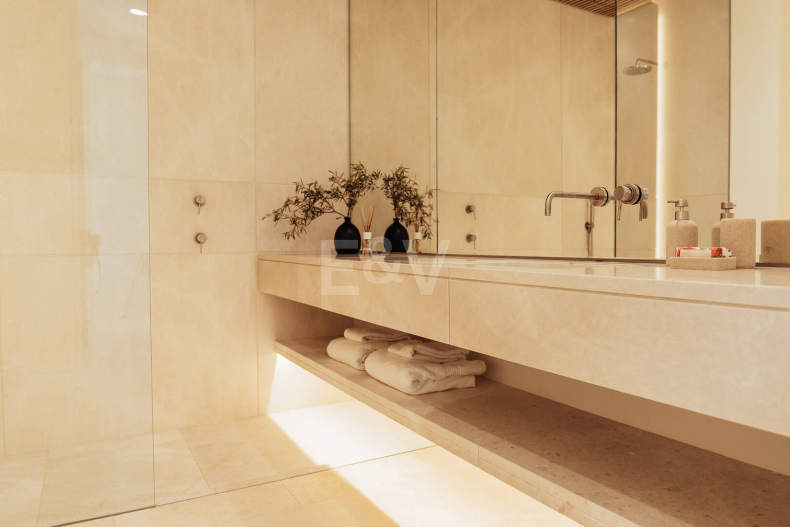 Arkitekturlyx med panoramautsikt över havet i La Quinta