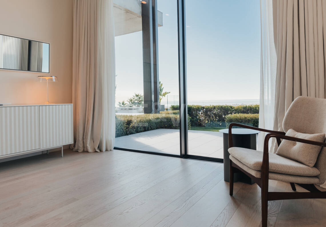 Lujo Arquitectónico con Vistas Panorámicas al Mar en La Quinta