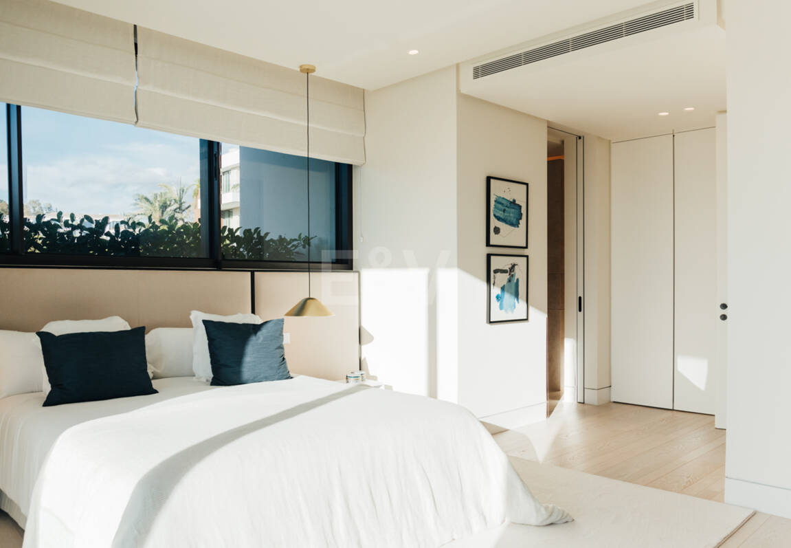 Arkitekturlyx med panoramautsikt över havet i La Quinta