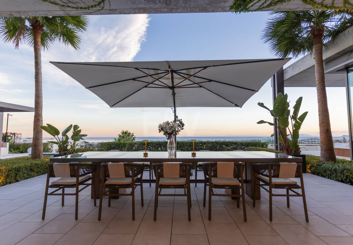 Arkitekturlyx med panoramautsikt över havet i La Quinta