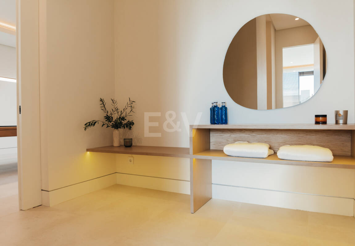 Arkitekturlyx med panoramautsikt över havet i La Quinta