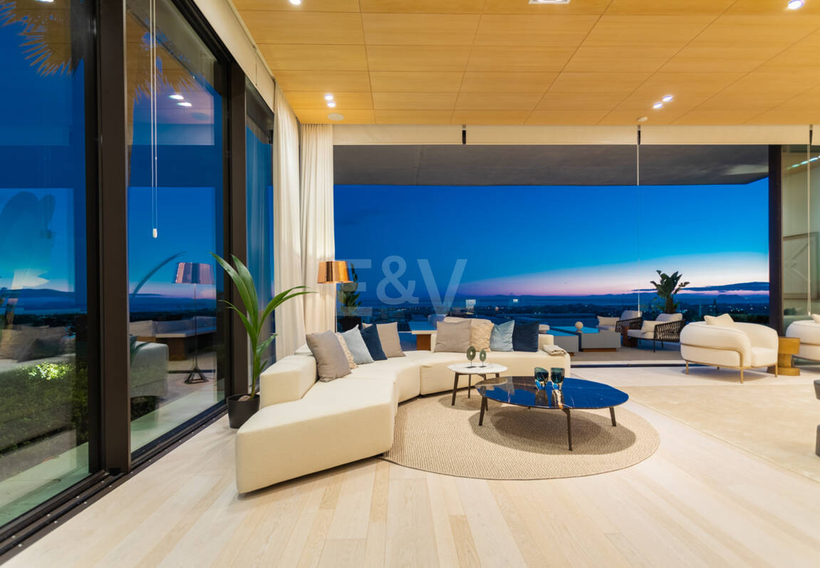 Arkitekturlyx med panoramautsikt över havet i La Quinta