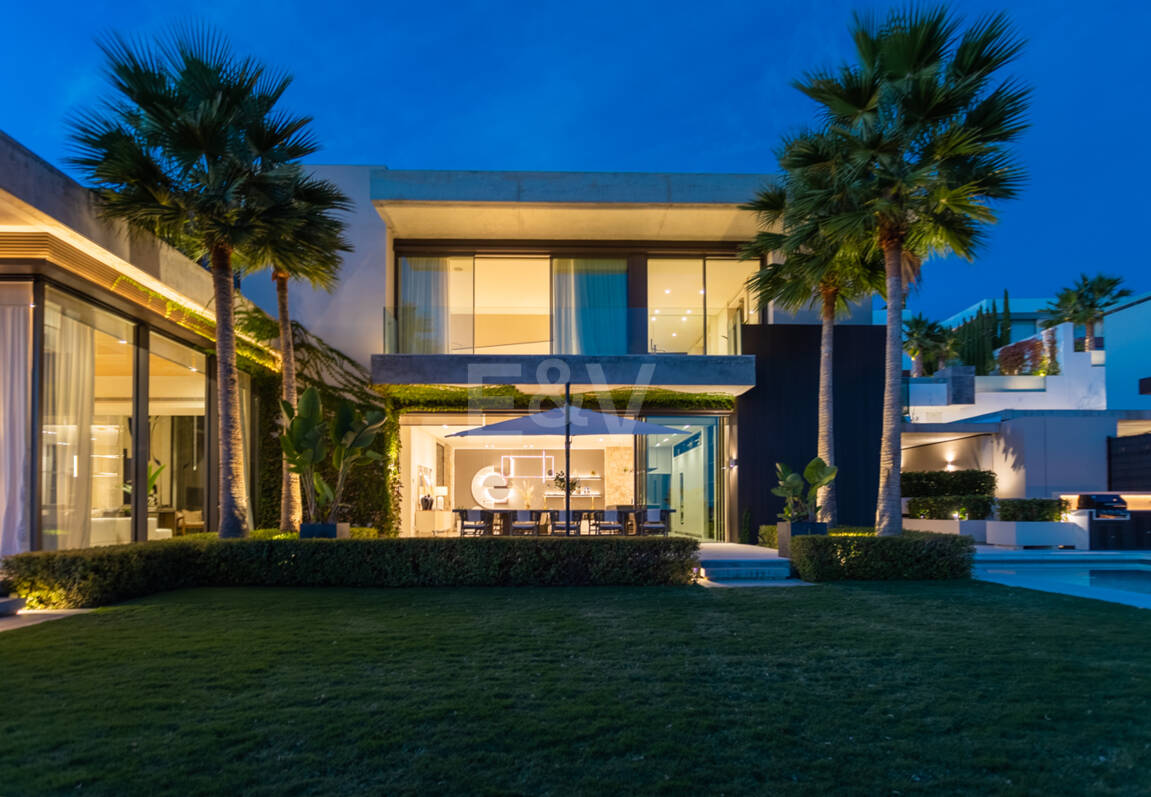 Arkitekturlyx med panoramautsikt över havet i La Quinta