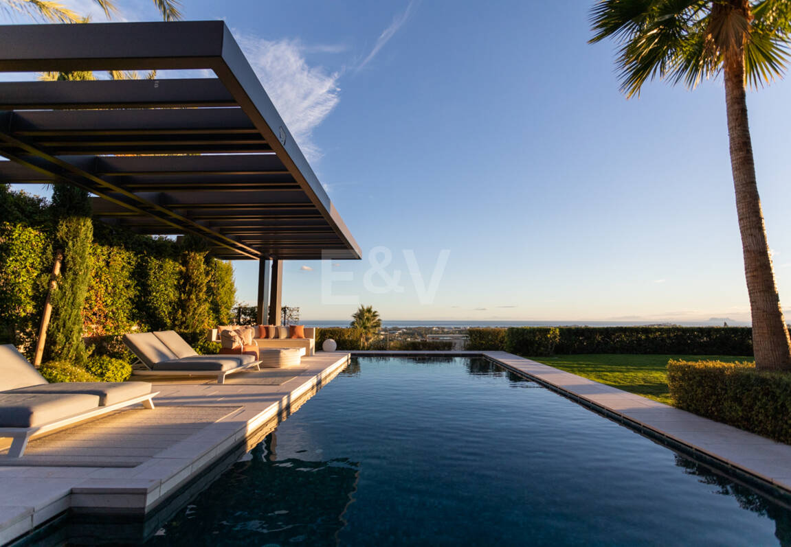 Arkitekturlyx med panoramautsikt över havet i La Quinta