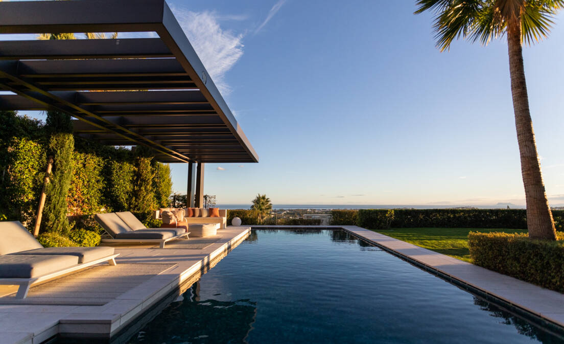 Architectural Luxury with Panoramic Sea Views in La Quinta
