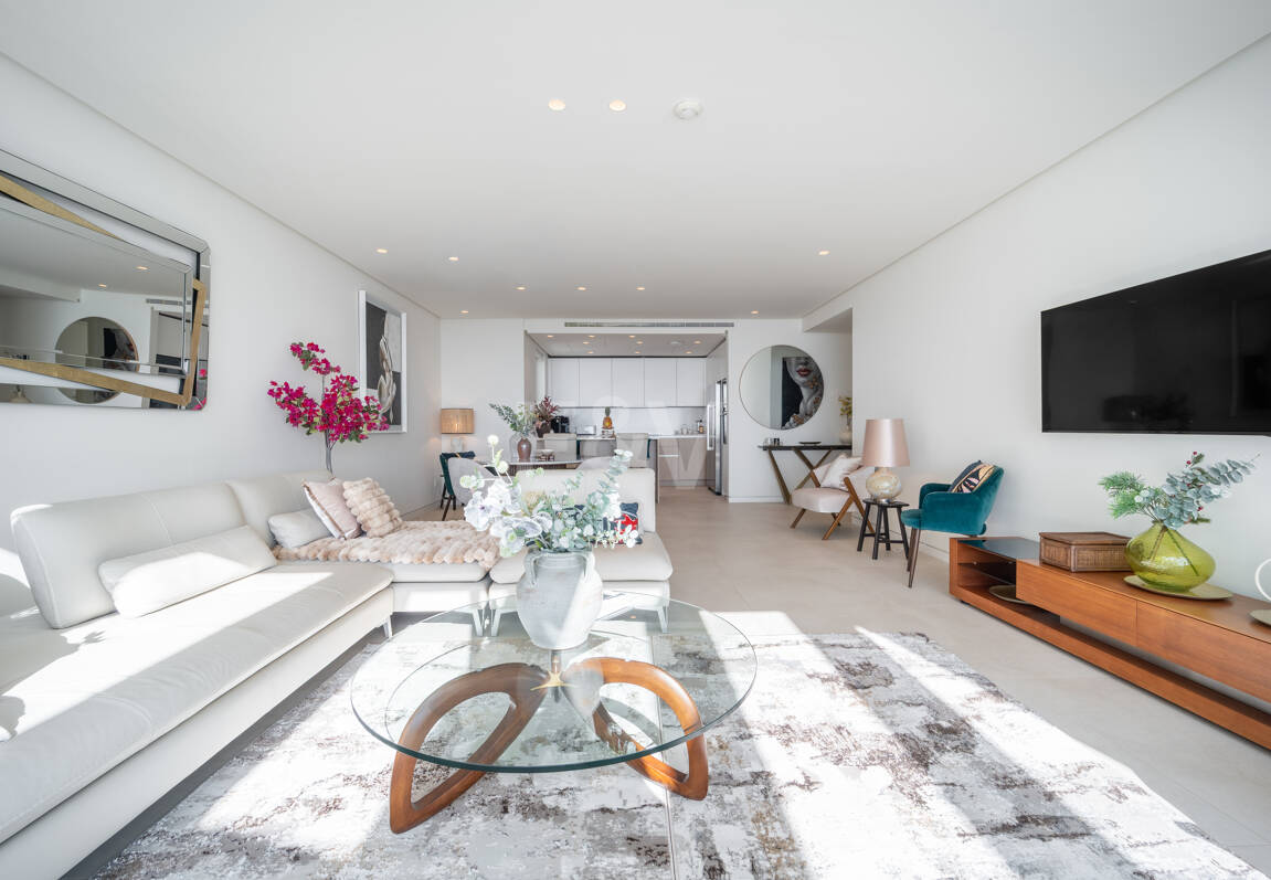 Appartement élégant avec mer panoramique et montagne Vues dans Palo Alto Marbella