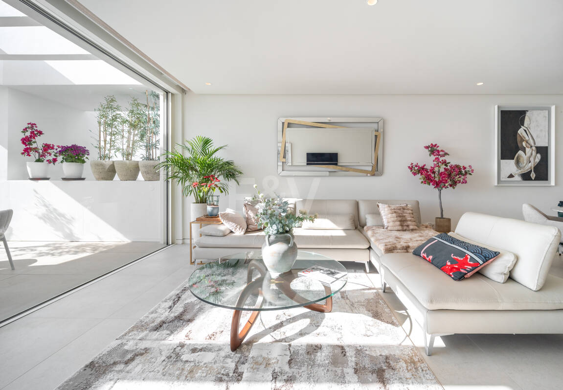 Appartement élégant avec mer panoramique et montagne Vues dans Palo Alto Marbella