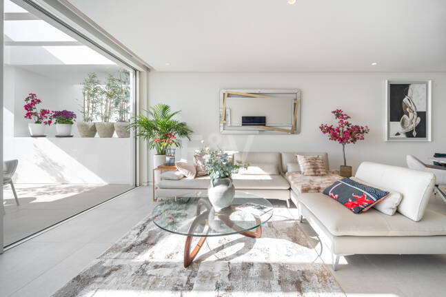 Appartement élégant avec mer panoramique et montagne Vues dans Palo Alto Marbella