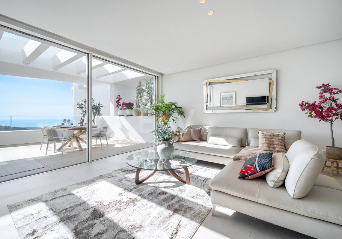 Appartement élégant avec licence touristique et vue panoramique sur la mer et la montagne à Palo Alto Marbella