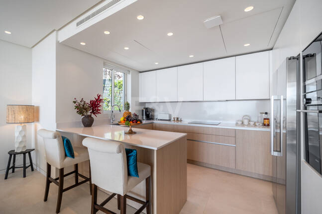 Appartement élégant avec mer panoramique et montagne Vues dans Palo Alto Marbella