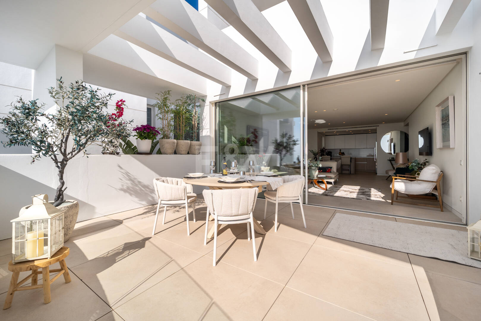 Appartement élégant avec mer panoramique et montagne Vues dans Palo Alto Marbella