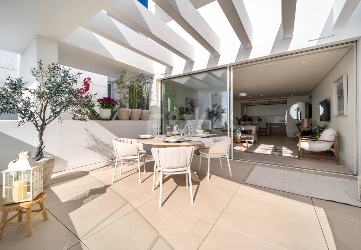 Appartement élégant avec mer panoramique et montagne Vues dans Palo Alto Marbella