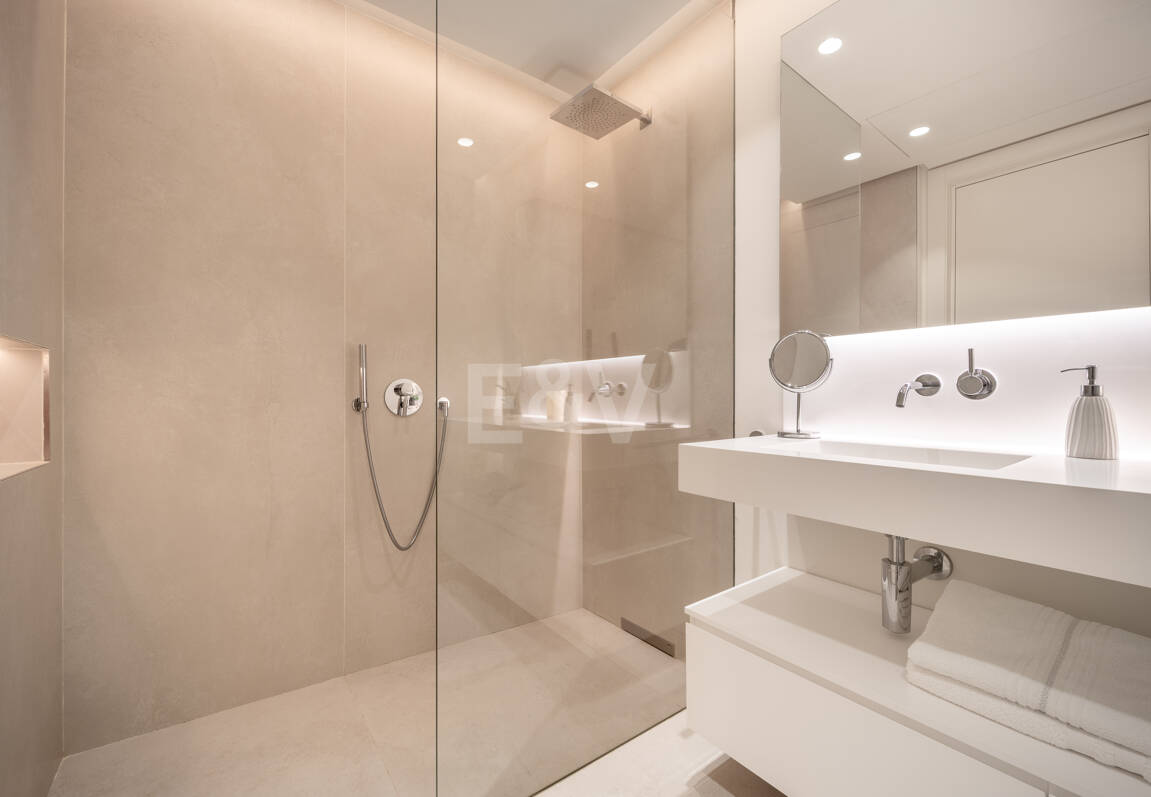 Appartement élégant avec mer panoramique et montagne Vues dans Palo Alto Marbella