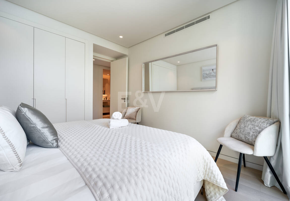 Appartement élégant avec mer panoramique et montagne Vues dans Palo Alto Marbella
