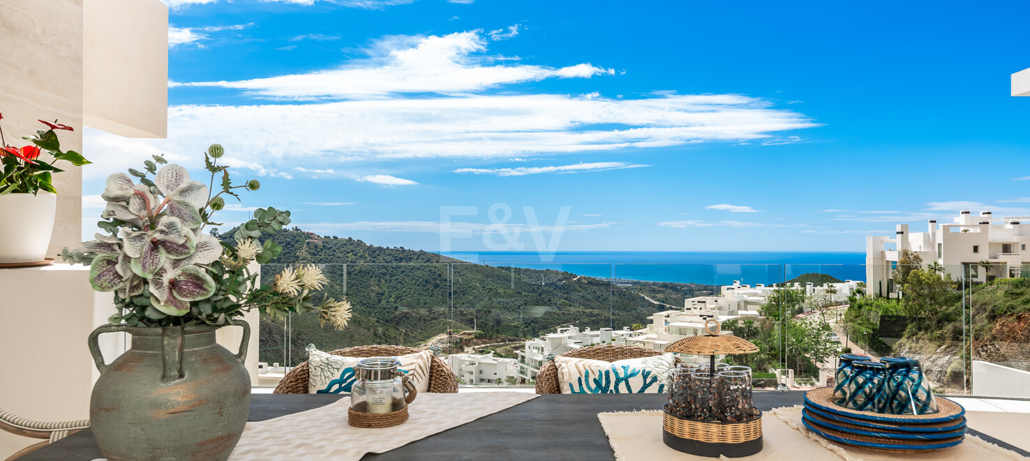 Stylish Apartment with Panoramic Sea & Mountain Views in Palo Alto