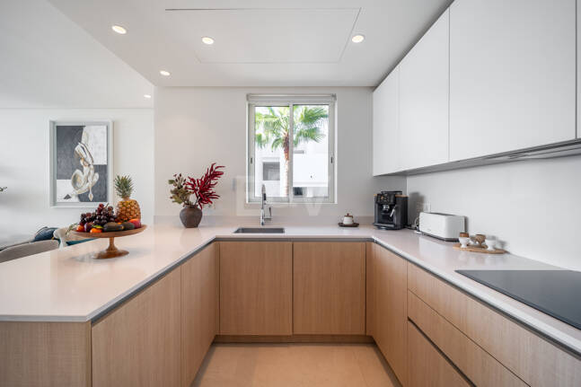 Appartement élégant avec mer panoramique et montagne Vues dans Palo Alto Marbella