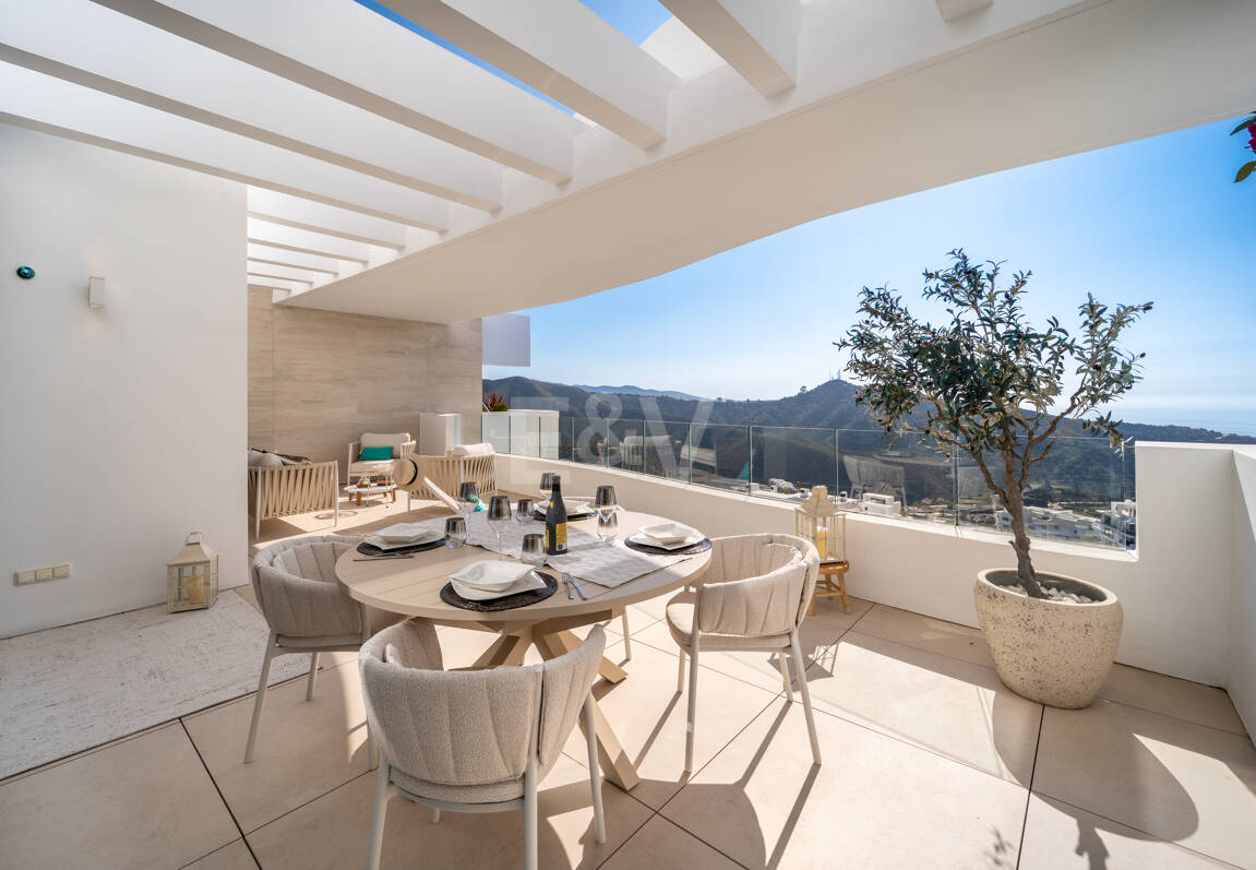 Appartement élégant avec mer panoramique et montagne Vues dans Palo Alto Marbella