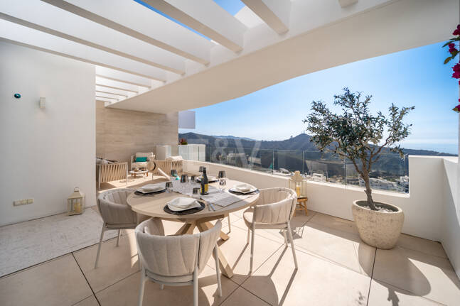 Appartement élégant avec mer panoramique et montagne Vues dans Palo Alto Marbella