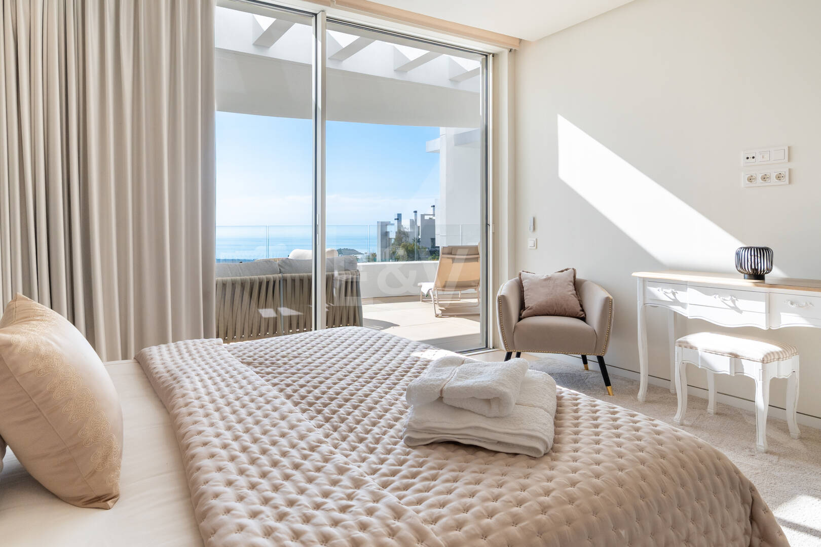 Appartement élégant avec mer panoramique et montagne Vues dans Palo Alto Marbella