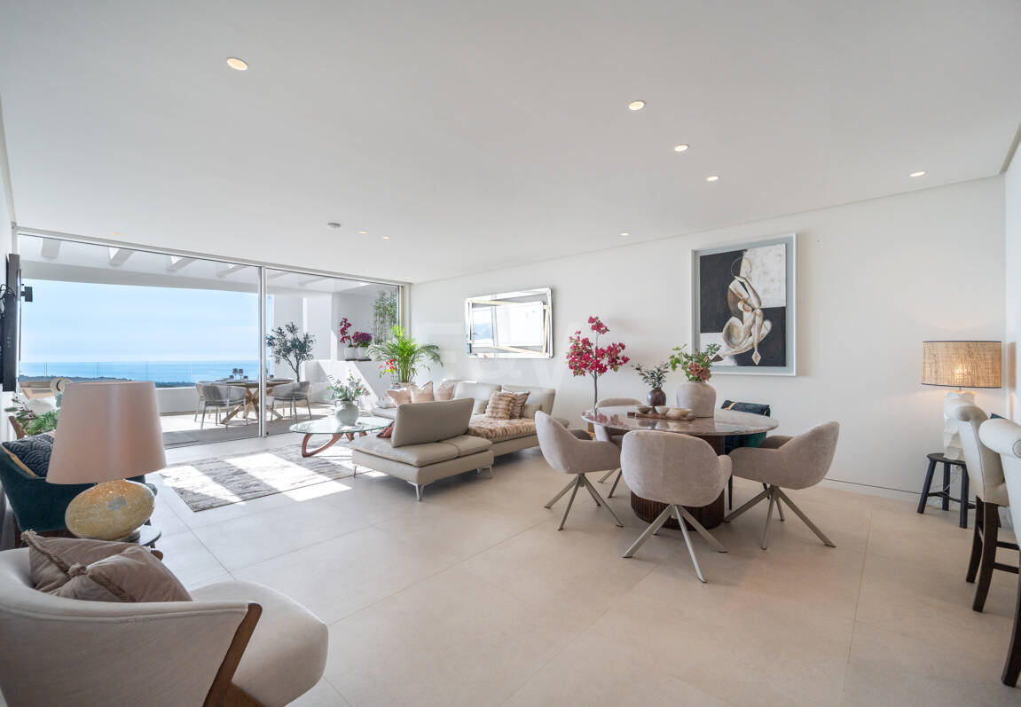Appartement élégant avec mer panoramique et montagne Vues dans Palo Alto Marbella