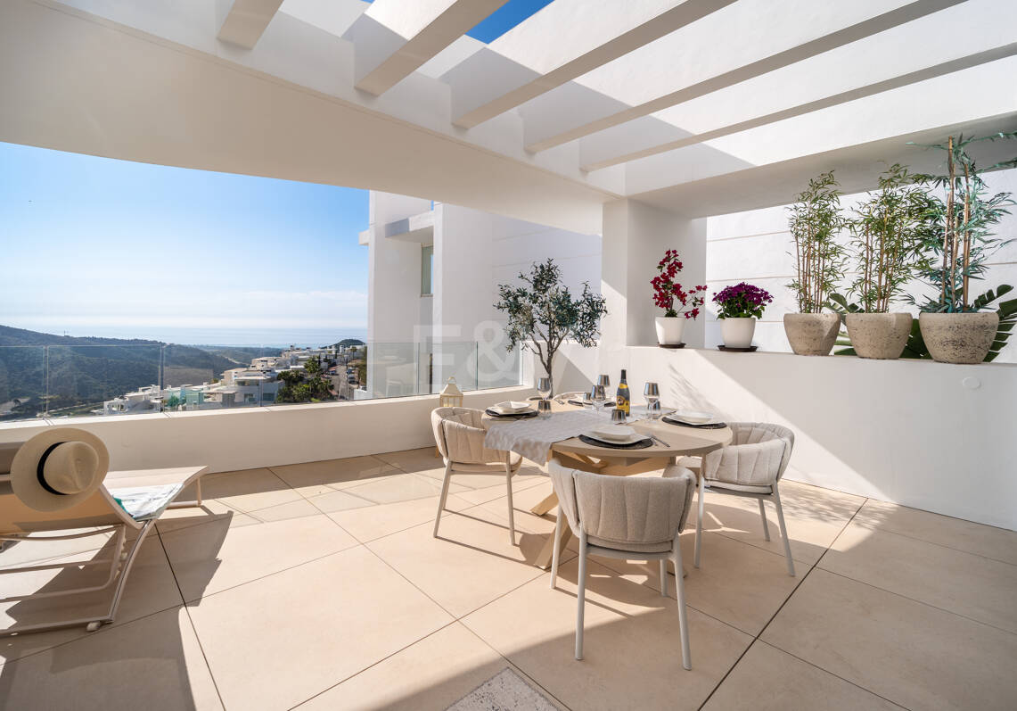 Appartement élégant avec licence touristique et vue panoramique sur la mer et la montagne à Palo Alto Marbella