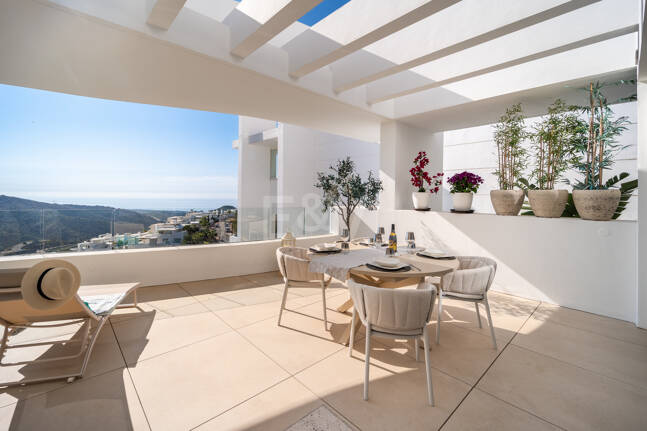 Appartement élégant avec mer panoramique et montagne Vues dans Palo Alto Marbella