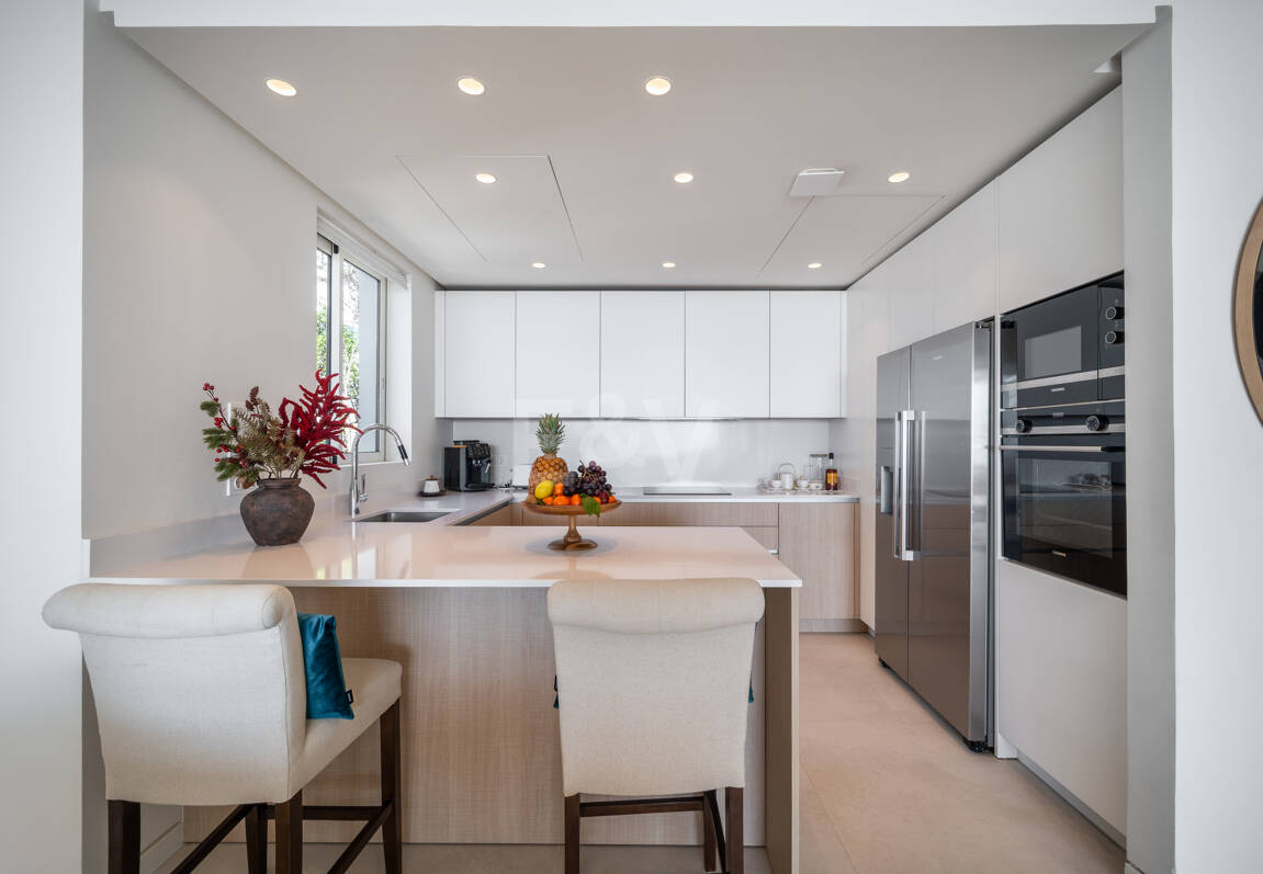 Appartement élégant avec mer panoramique et montagne Vues dans Palo Alto Marbella
