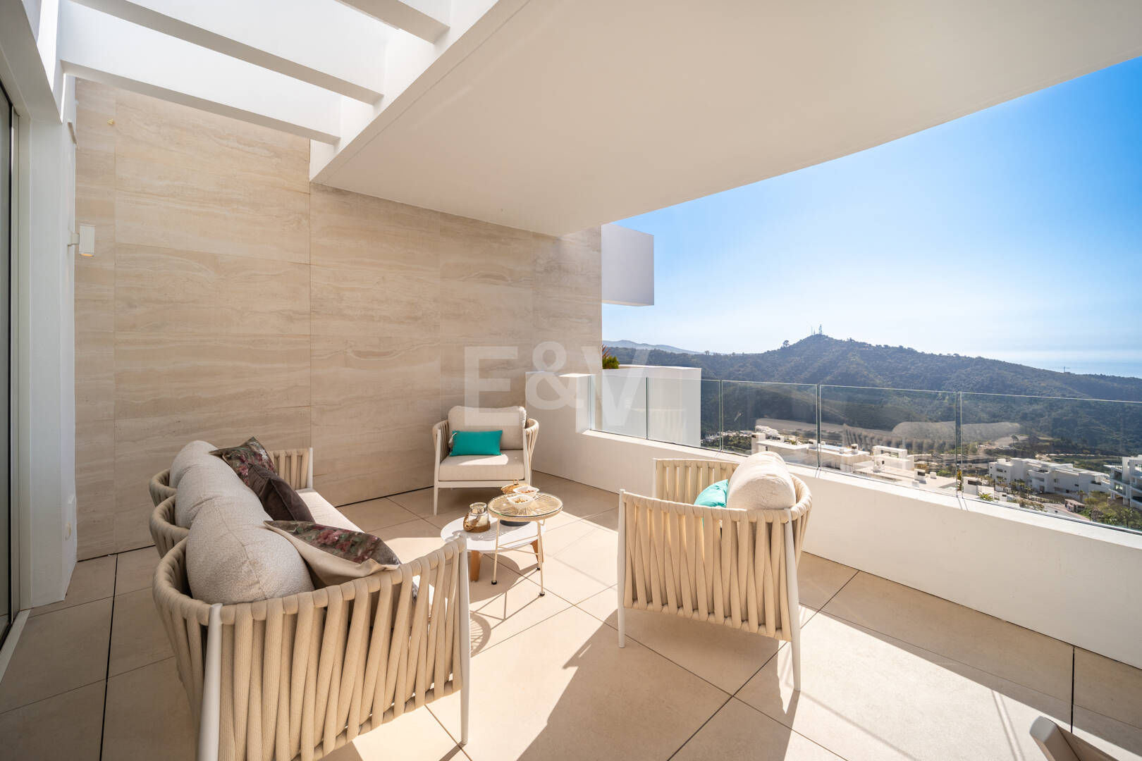 Appartement élégant avec mer panoramique et montagne Vues dans Palo Alto Marbella