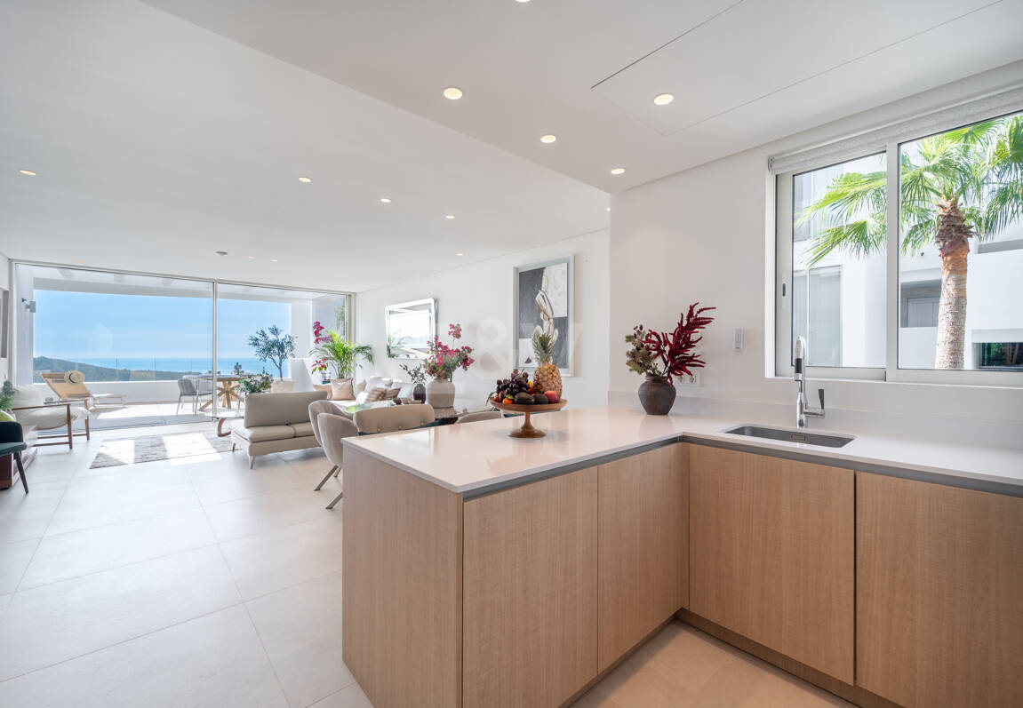 Appartement élégant avec mer panoramique et montagne Vues dans Palo Alto Marbella