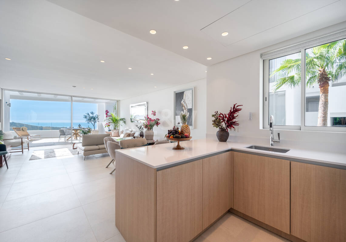 Appartement élégant avec licence touristique et vue panoramique sur la mer et la montagne à Palo Alto Marbella