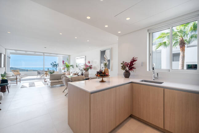 Appartement élégant avec mer panoramique et montagne Vues dans Palo Alto Marbella