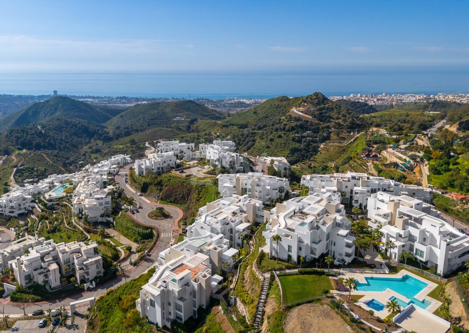 Appartement élégant avec mer panoramique et montagne Vues dans Palo Alto Marbella