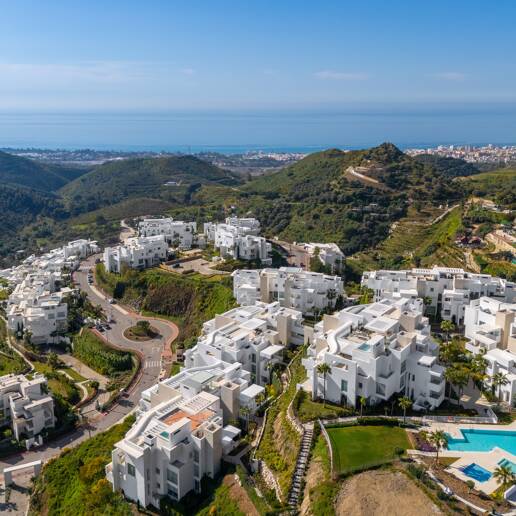 Appartement élégant avec mer panoramique et montagne Vues dans Palo Alto Marbella
