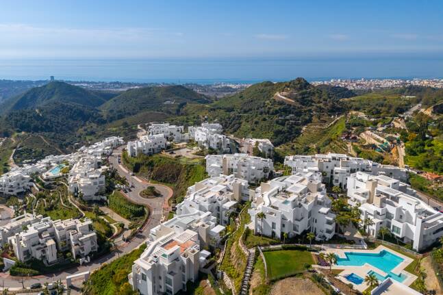 Appartement élégant avec mer panoramique et montagne Vues dans Palo Alto Marbella
