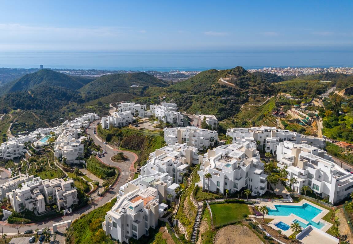 Appartement élégant avec mer panoramique et montagne Vues dans Palo Alto Marbella
