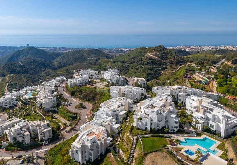 Appartement élégant avec mer panoramique et montagne Vues dans Palo Alto Marbella