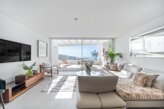 Appartement élégant avec mer panoramique et montagne Vues dans Palo Alto Marbella