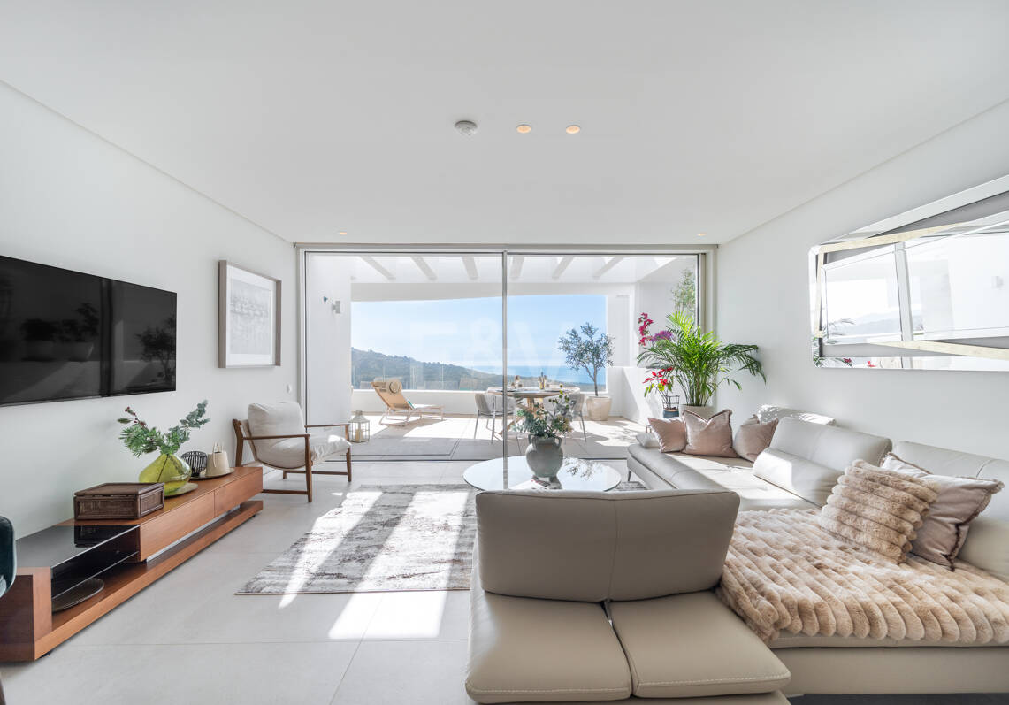 Appartement élégant avec licence touristique et vue panoramique sur la mer et la montagne à Palo Alto Marbella