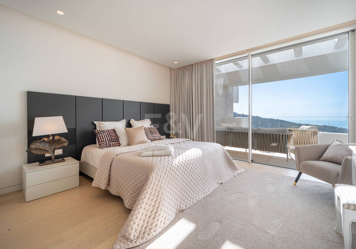Appartement élégant avec licence touristique et vue panoramique sur la mer et la montagne à Palo Alto Marbella
