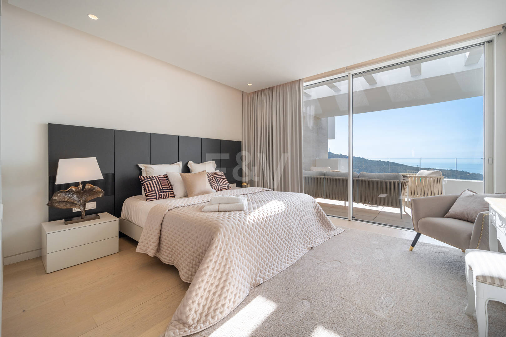 Appartement élégant avec mer panoramique et montagne Vues dans Palo Alto Marbella