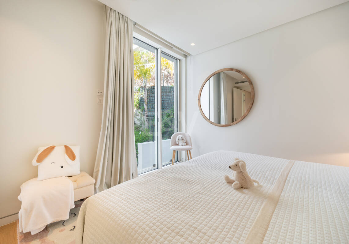 Appartement élégant avec licence touristique et vue panoramique sur la mer et la montagne à Palo Alto Marbella