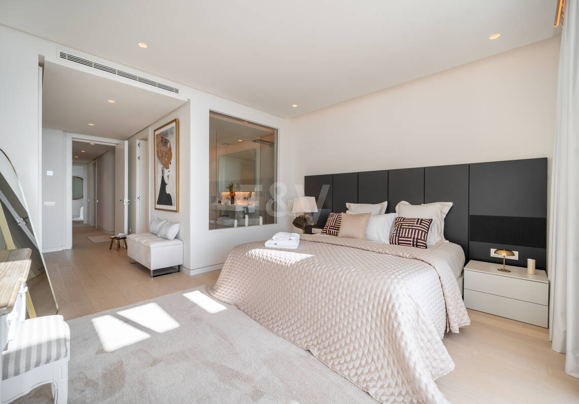 Appartement élégant avec licence touristique et vue panoramique sur la mer et la montagne à Palo Alto Marbella
