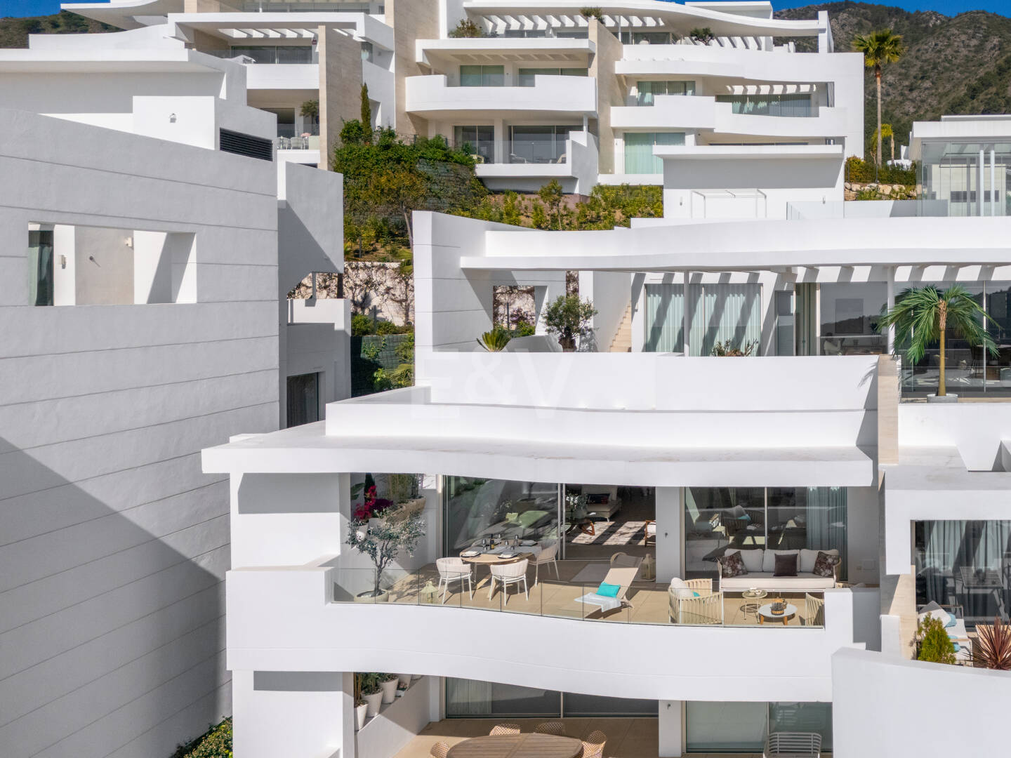 Appartement élégant avec mer panoramique et montagne Vues dans Palo Alto Marbella