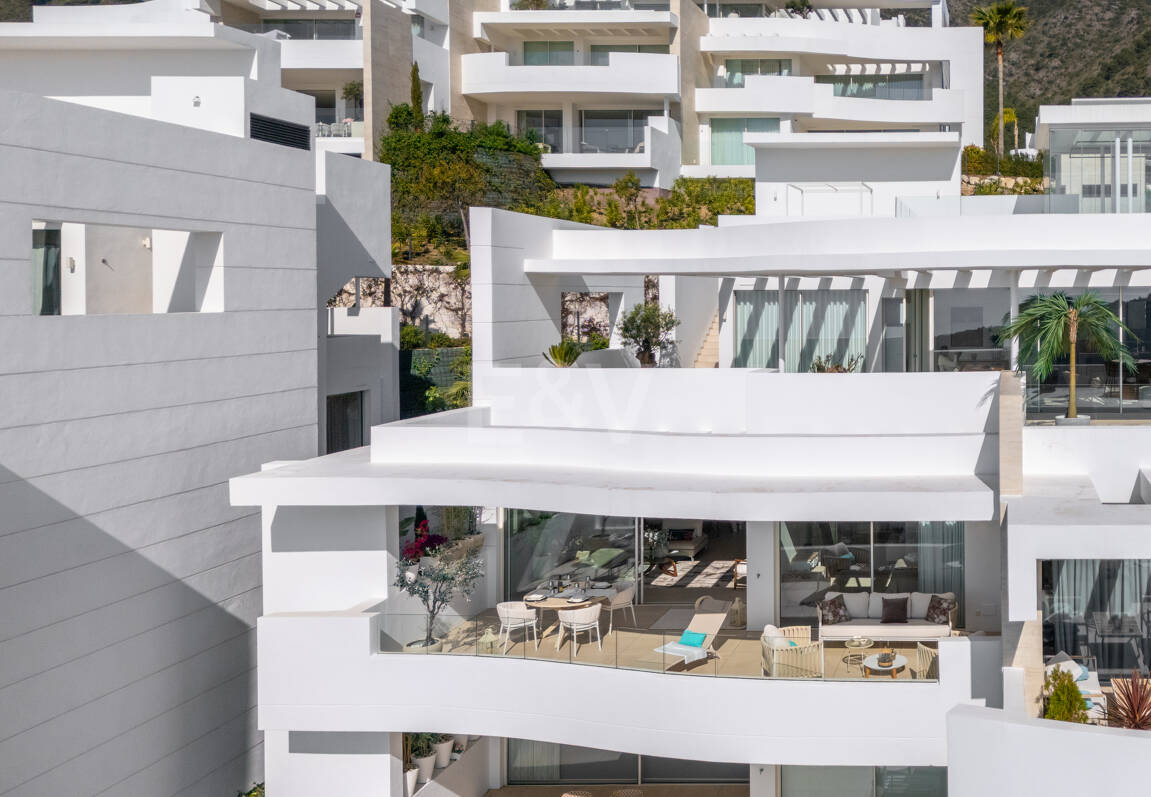 Appartement élégant avec mer panoramique et montagne Vues dans Palo Alto Marbella