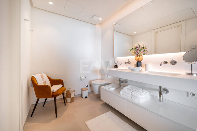 Appartement élégant avec mer panoramique et montagne Vues dans Palo Alto Marbella