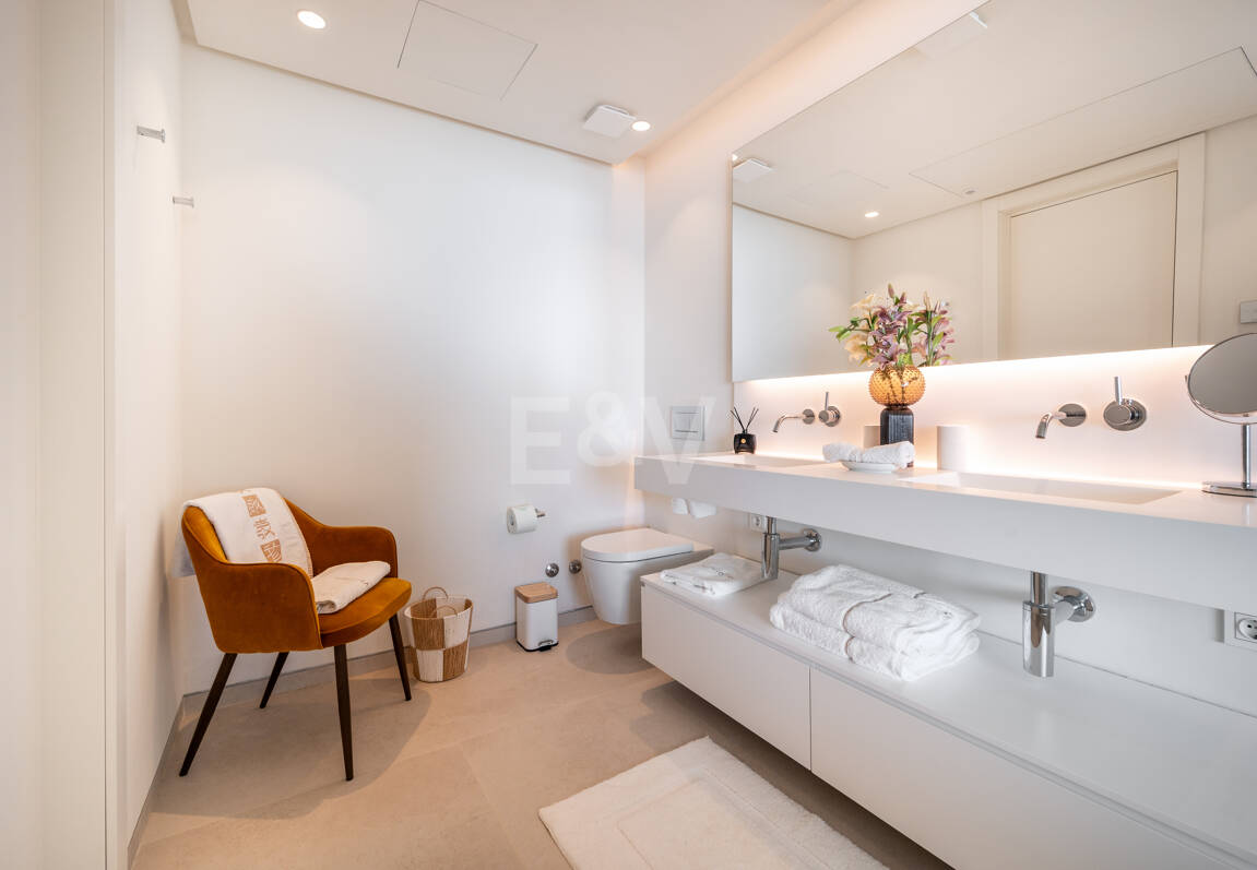 Appartement élégant avec mer panoramique et montagne Vues dans Palo Alto Marbella