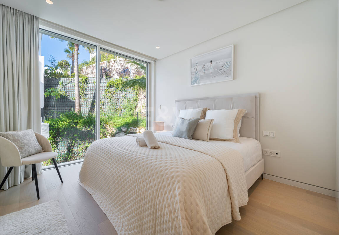 Appartement élégant avec mer panoramique et montagne Vues dans Palo Alto Marbella